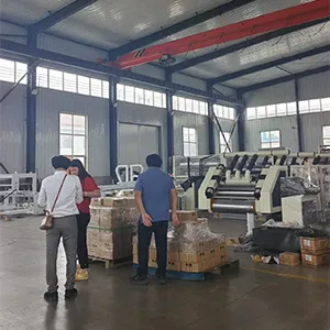 Nos partenaires visitent notre usine