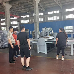Nos partenaires visitent notre usine