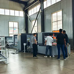 Nos partenaires visitent notre usine