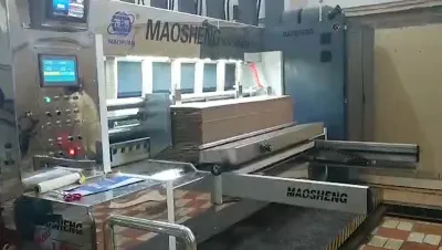 Formeuse de carton flexo 4 couleurs à Dubai